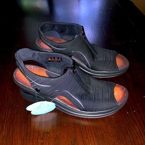 NWT Comfortable Wedge